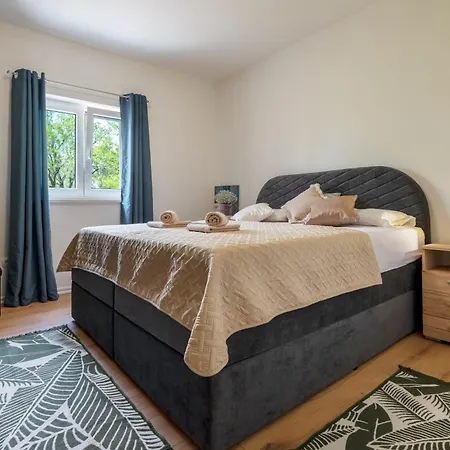 Nadalina, Cista Provo Lovreć