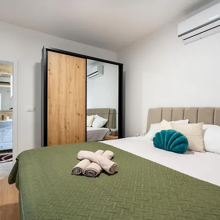 Villa Nadalina, Cista Provo *