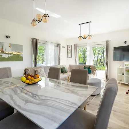 Villa Nadalina, Cista Provo