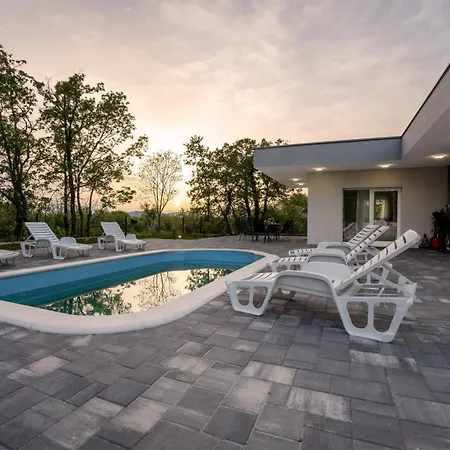 Villa Nadalina, Cista Provo *