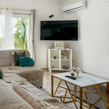 Nadalina, Cista Provo Lovreć