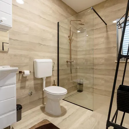 Villa Nadalina, Cista Provo