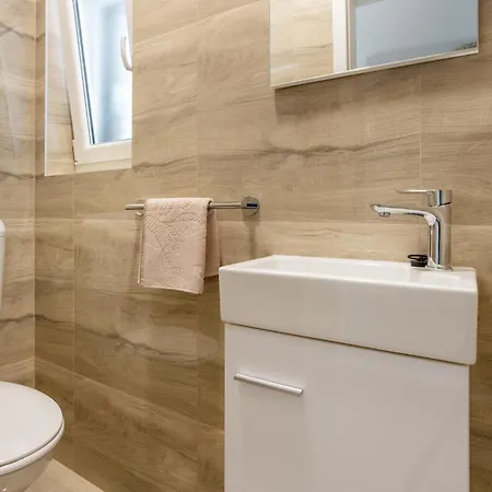 Villa Nadalina, Cista Provo