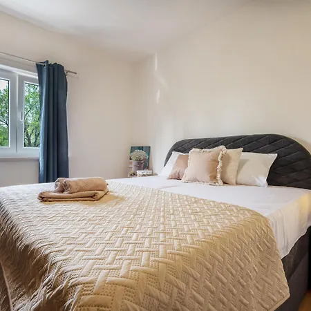 Nadalina, Cista Provo Lovreć