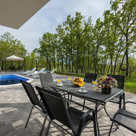 Villa Nadalina, Cista Provo *