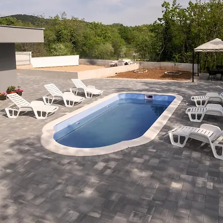 Nadalina, Cista Provo Lovreć