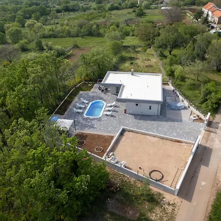 Nadalina, Cista Provo * Lovrec